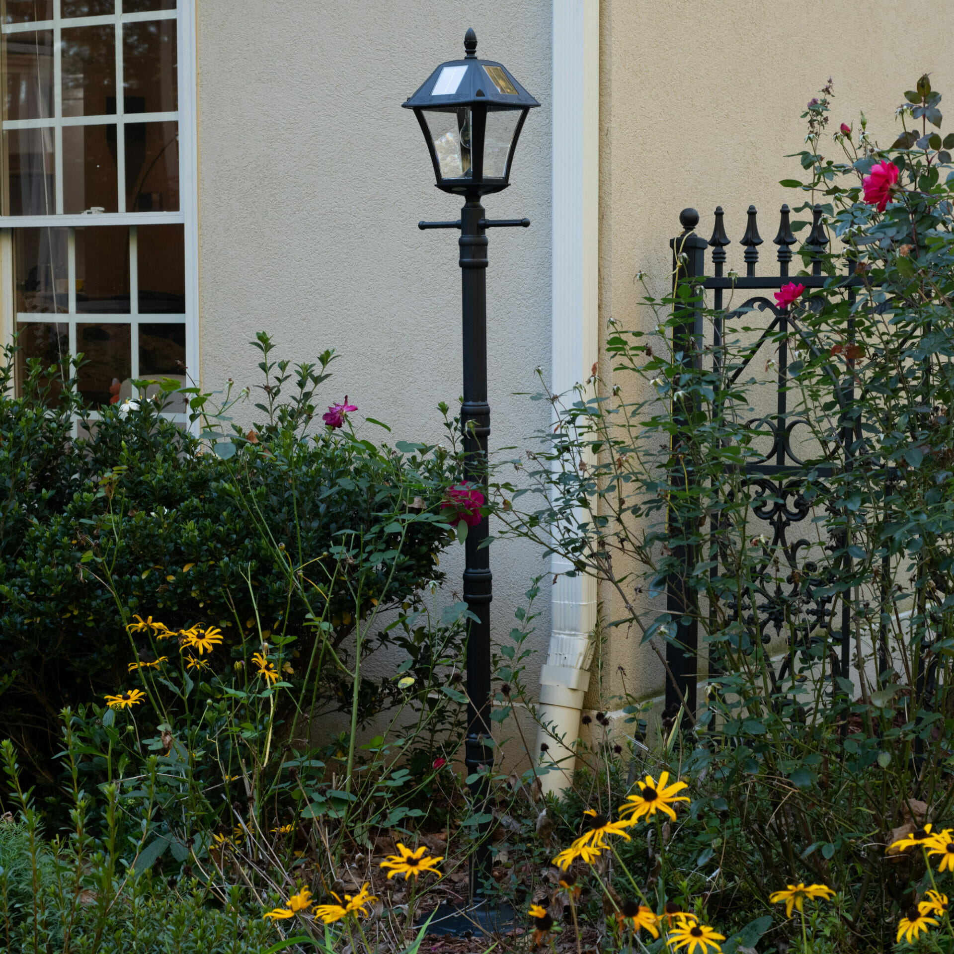 Baytown II Solar Lamp Post with EZ Anchor | Classic Outdoor Solar