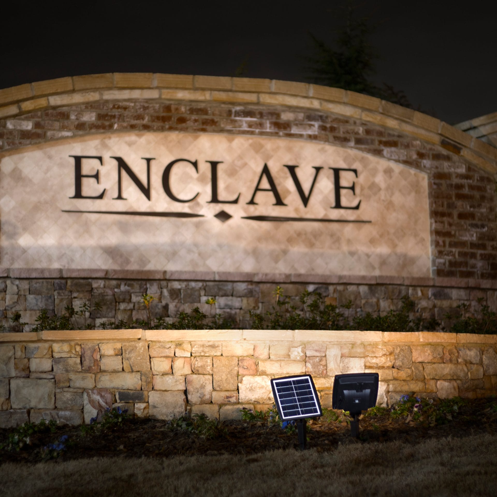 Dual Color Cast Aluminum Solar Flood Light - Warm white application image 1